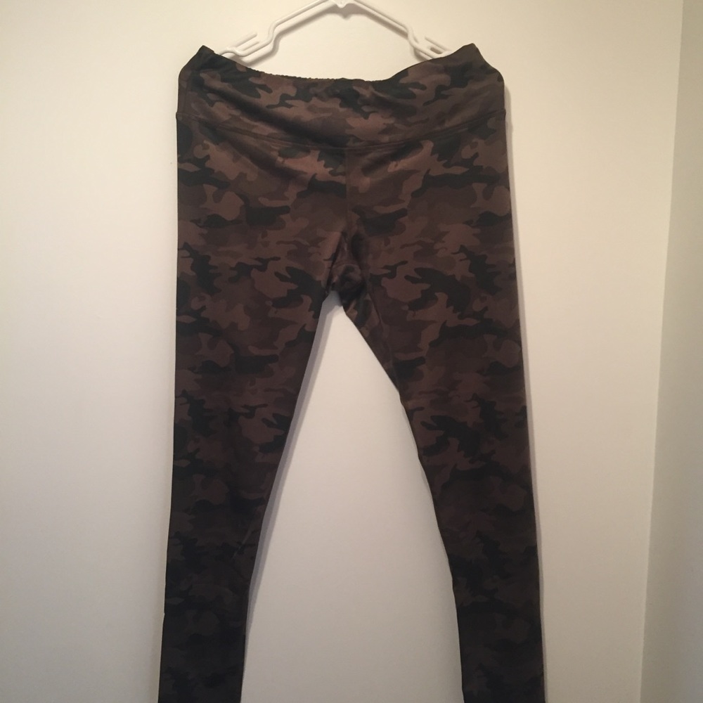 90 Degree By Reflex long, camo leggings.